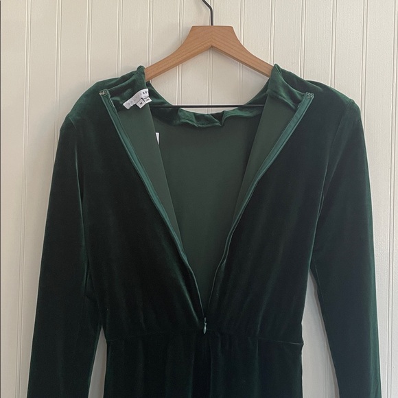 BALTIC BORN Ava Velvet Mini Dress Long Sleeve Green Size M NWT Christmas Party - Picture 9 of 12